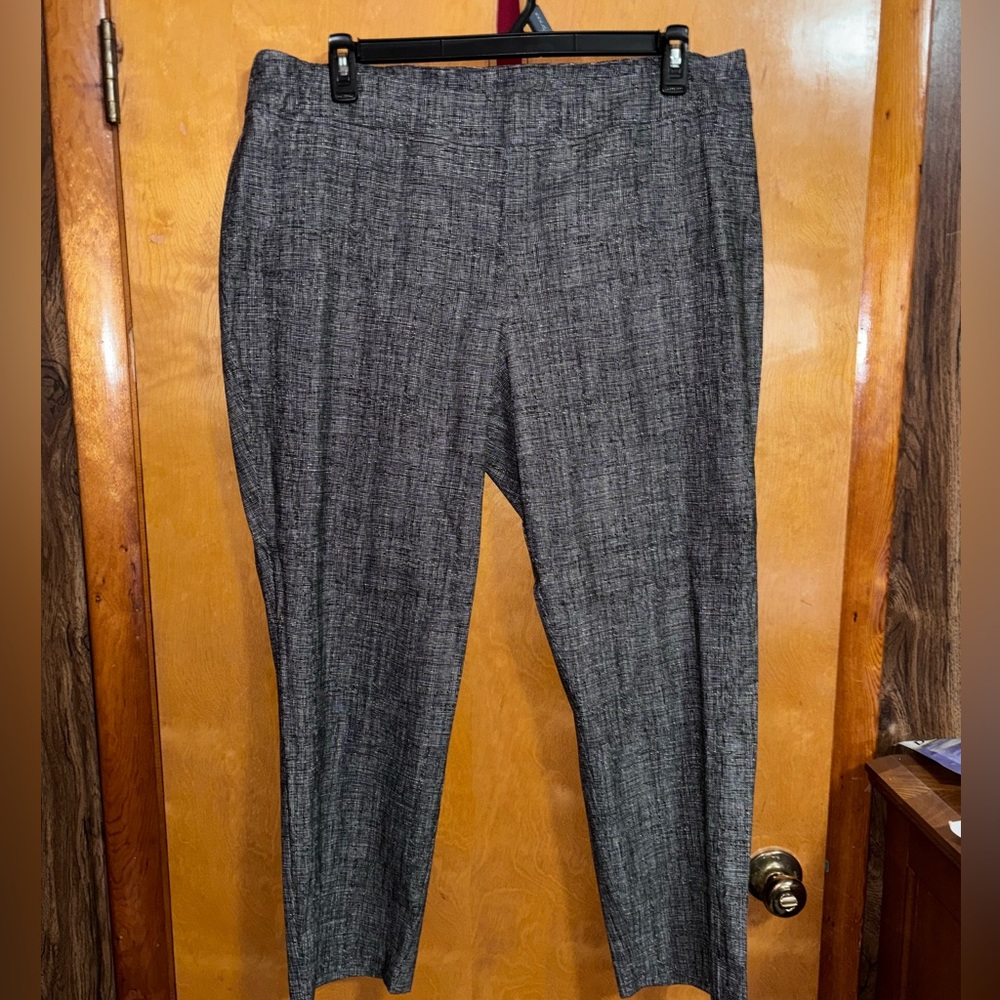 Women’s Dress Pants! Worn Once! Stretchy Materail! Size 18W